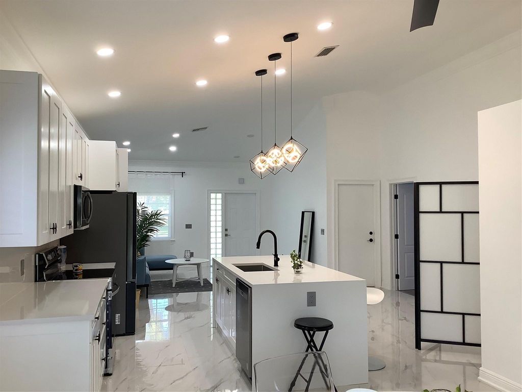 Photo of 6264 Lansdowne Circle, Boynton Beach, FL 33472 (MLS # F10502815)