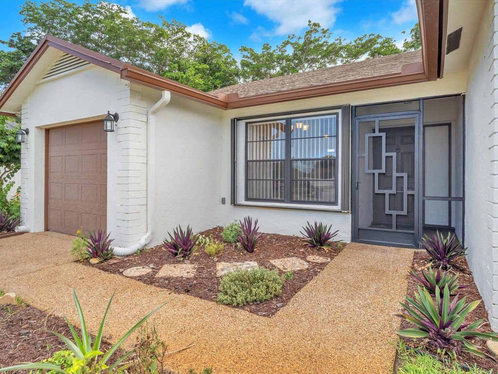 Photo of 19920 Tivoli Court, Boca Raton, FL 33434 (MLS # F10528952)