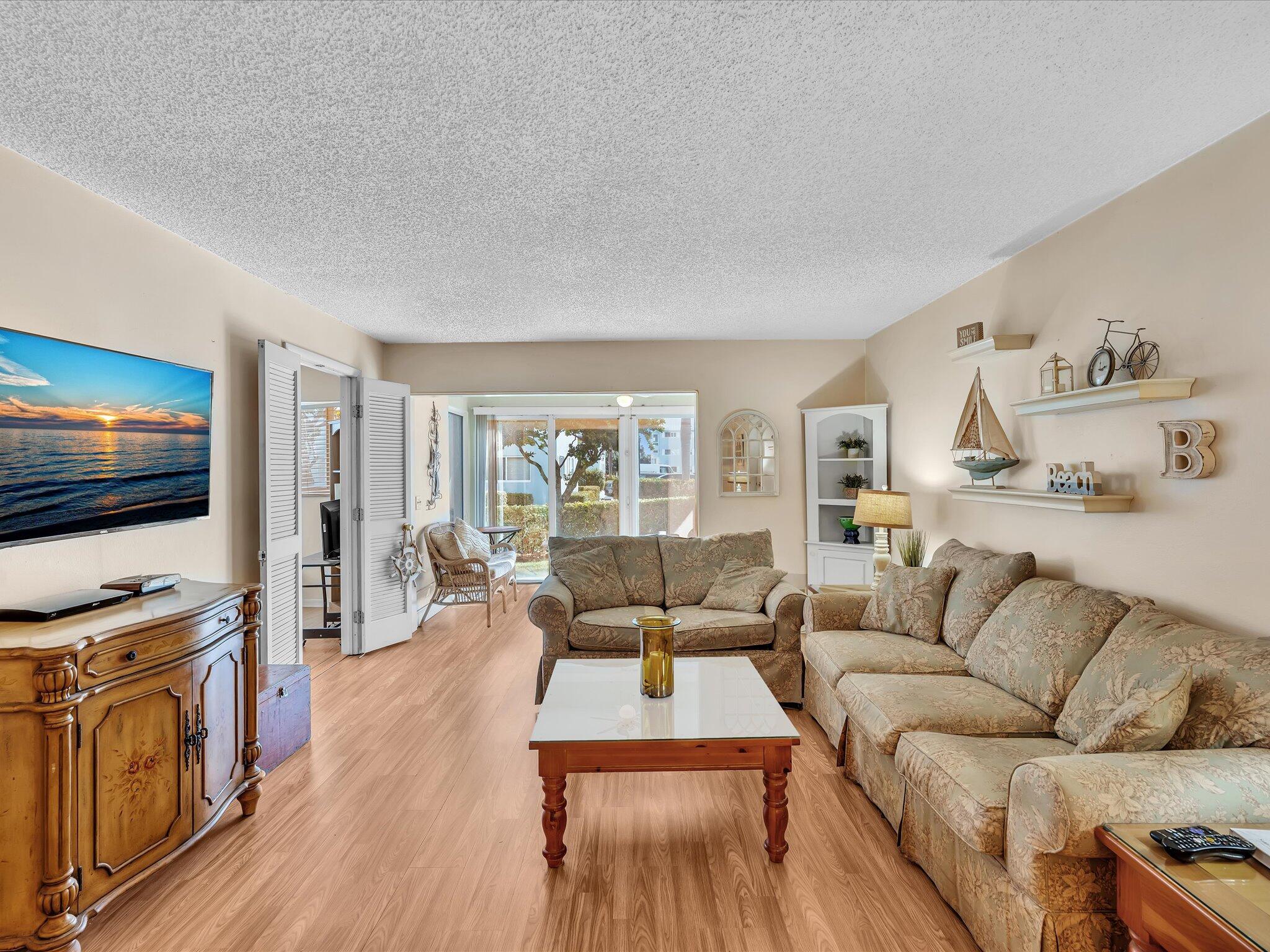 COLONIAL CLUB CONDO SEC 1 - Residential