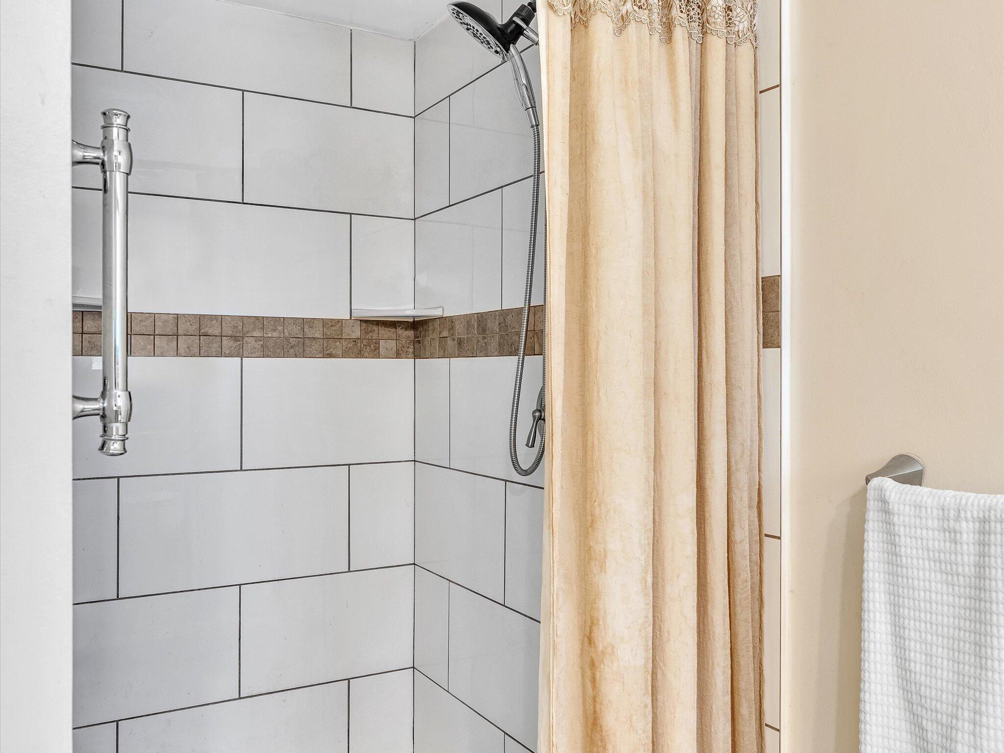 COLONIAL CLUB CONDO SEC 1 - Residential