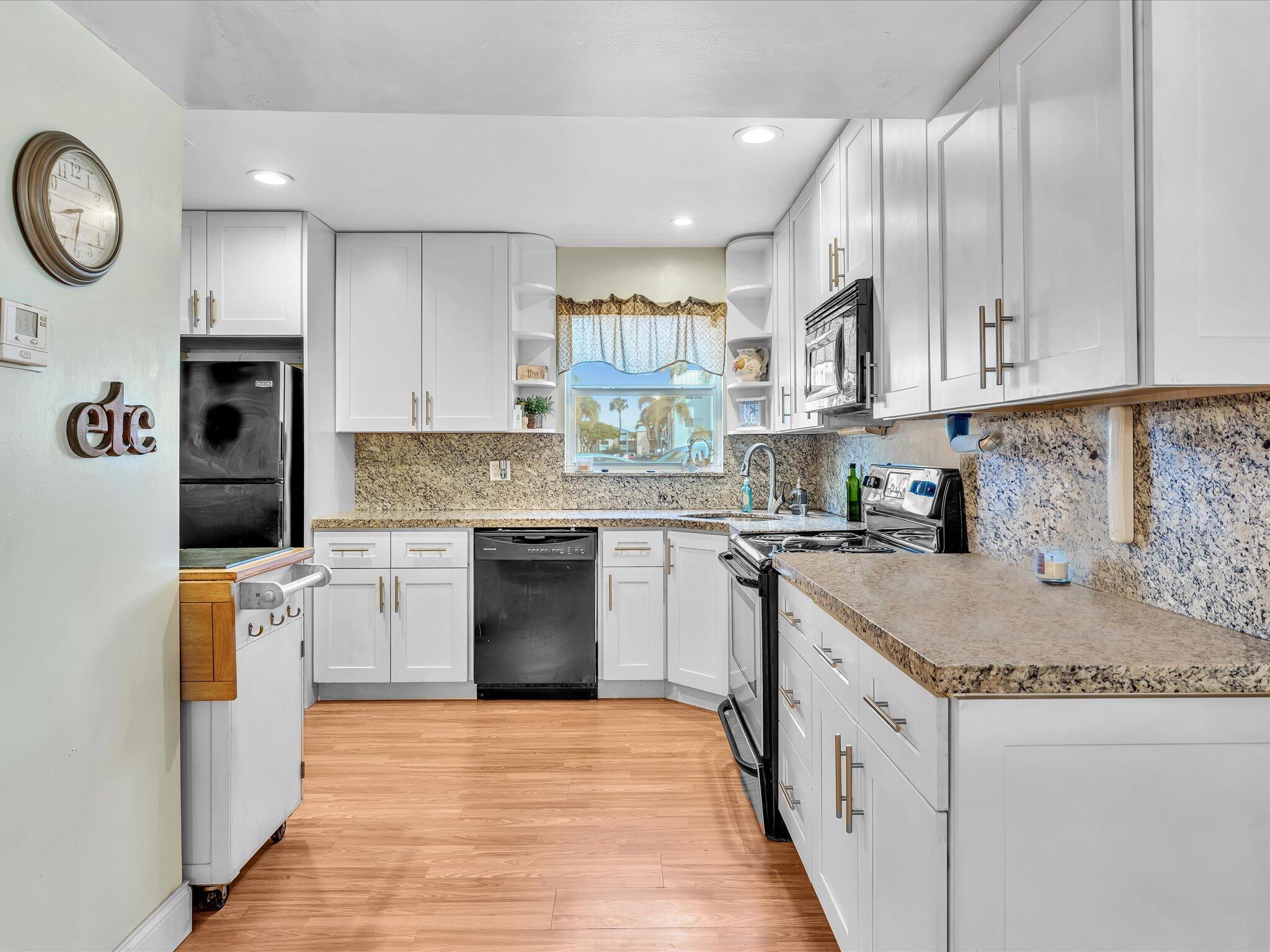 COLONIAL CLUB CONDO SEC 1 - Residential