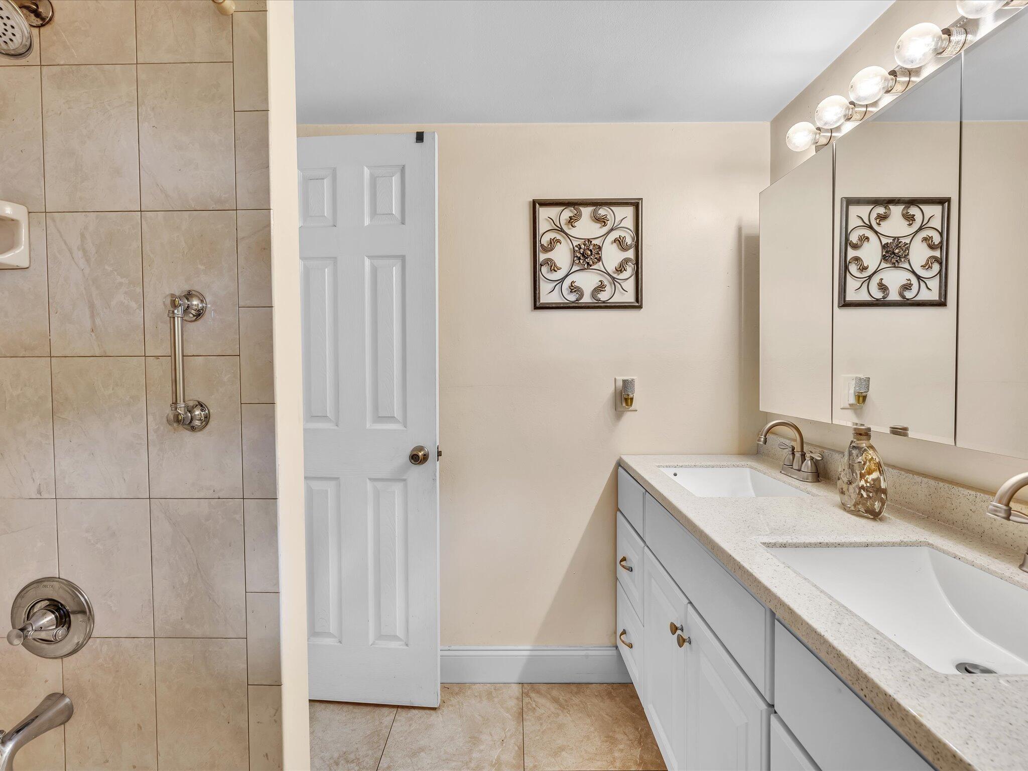 COLONIAL CLUB CONDO SEC 1 - Residential