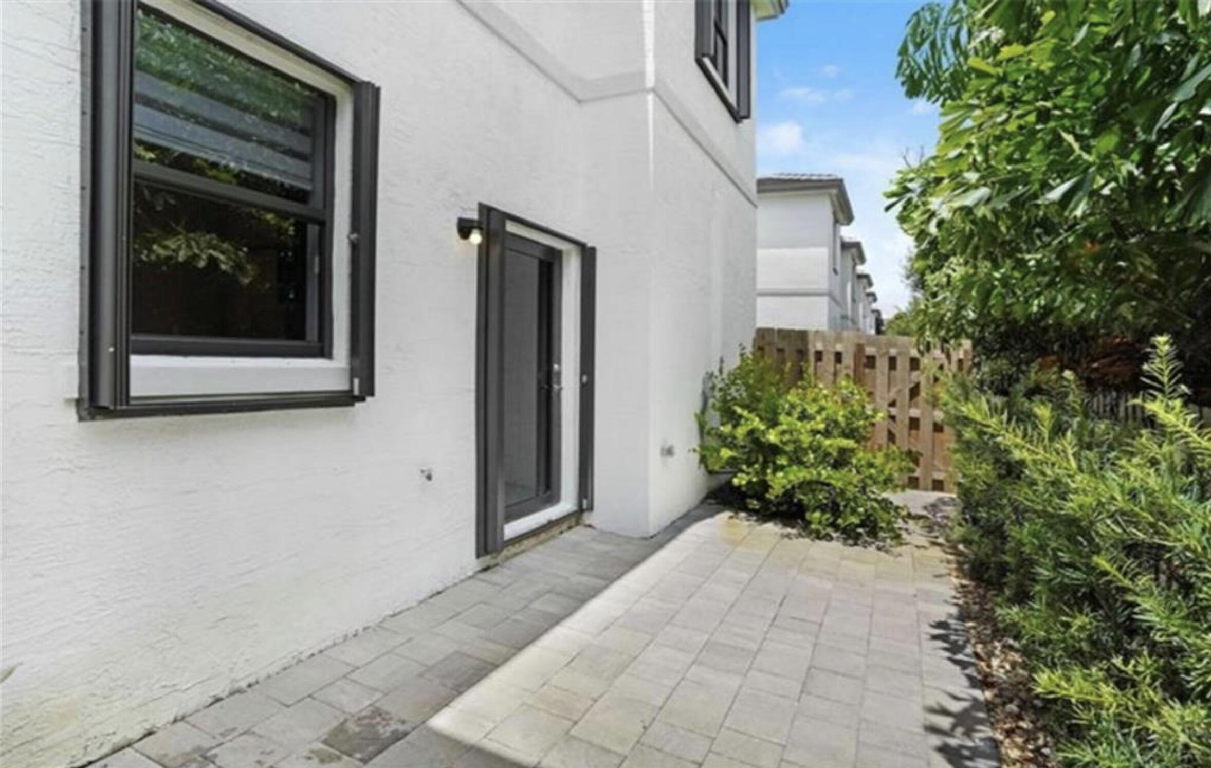 RESERVE AT EDGEWOOD - Residential Lease