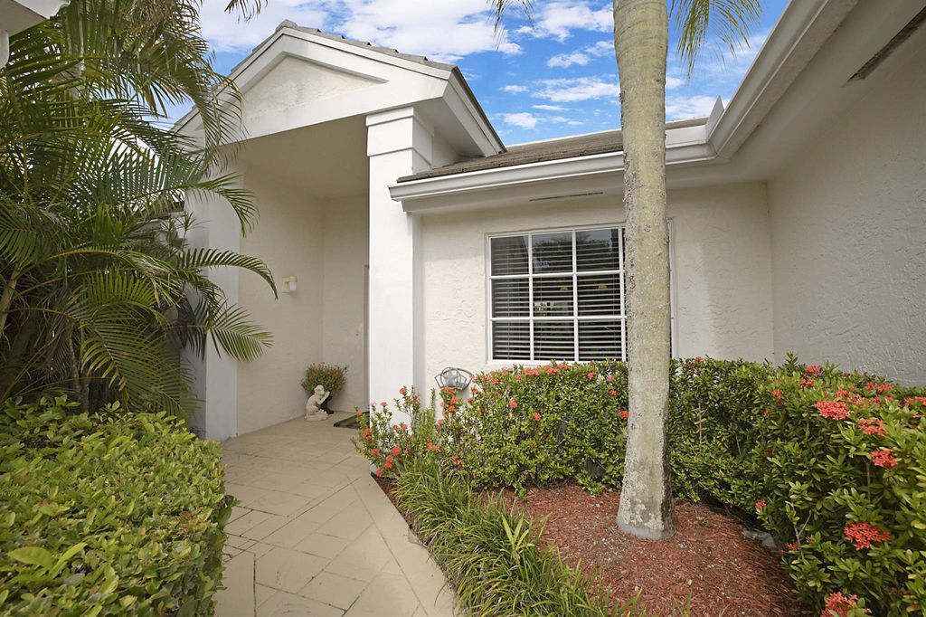Photo of 52 Admirals Court, Palm Beach Gardens, FL 33418 (MLS # R11012915)