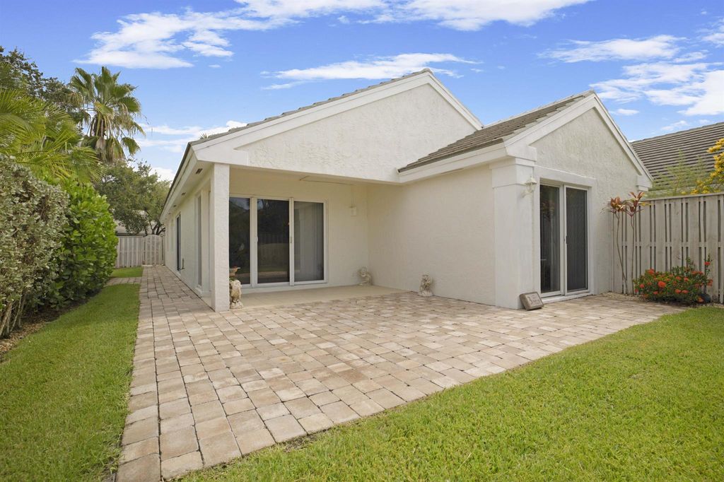 Photo of 52 Admirals Court, Palm Beach Gardens, FL 33418 (MLS # R11012915)