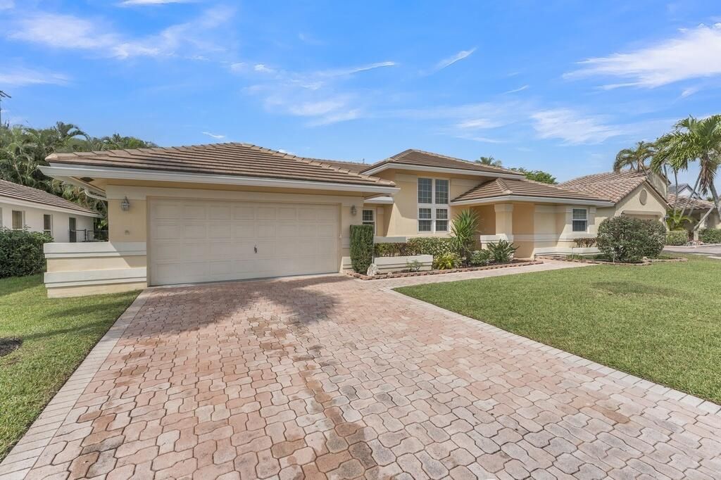 Photo of 3291 Overlook Road, Davie, FL 33328 (MLS # B26001503)