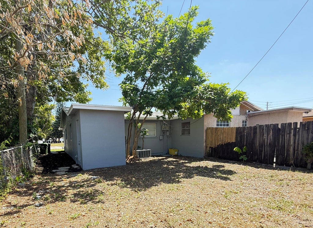 Photo of 2611 NW 21 Street, Fort Lauderdale, FL 33311 (MLS # R11086349)