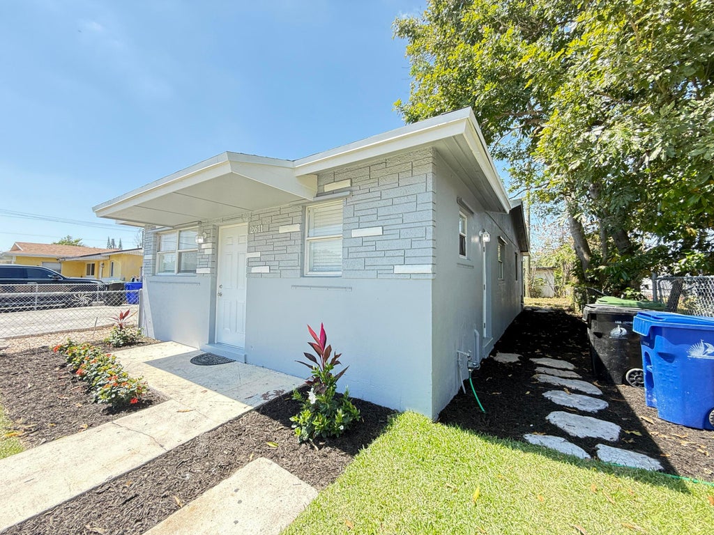 Photo of 2611 NW 21 Street, Fort Lauderdale, FL 33311 (MLS # R11086349)