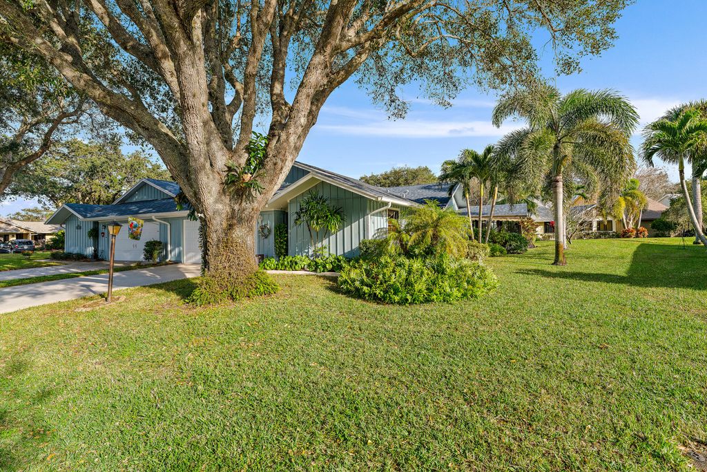 Photo of 8330 SE Eaglewood Way, Hobe Sound, FL 33455 (MLS # R10947757)