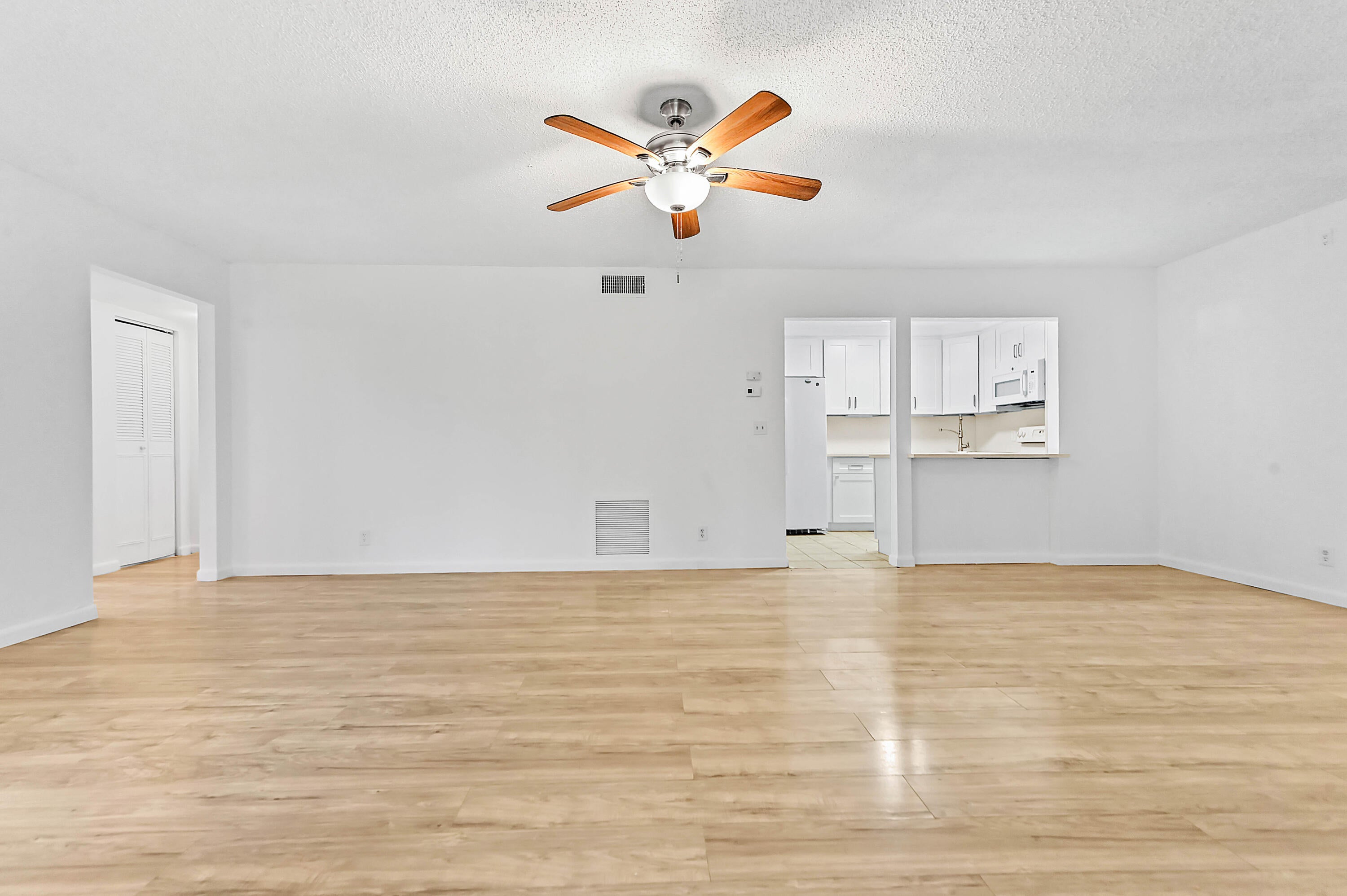 Properties 319 Knotty Pine Circle C-1