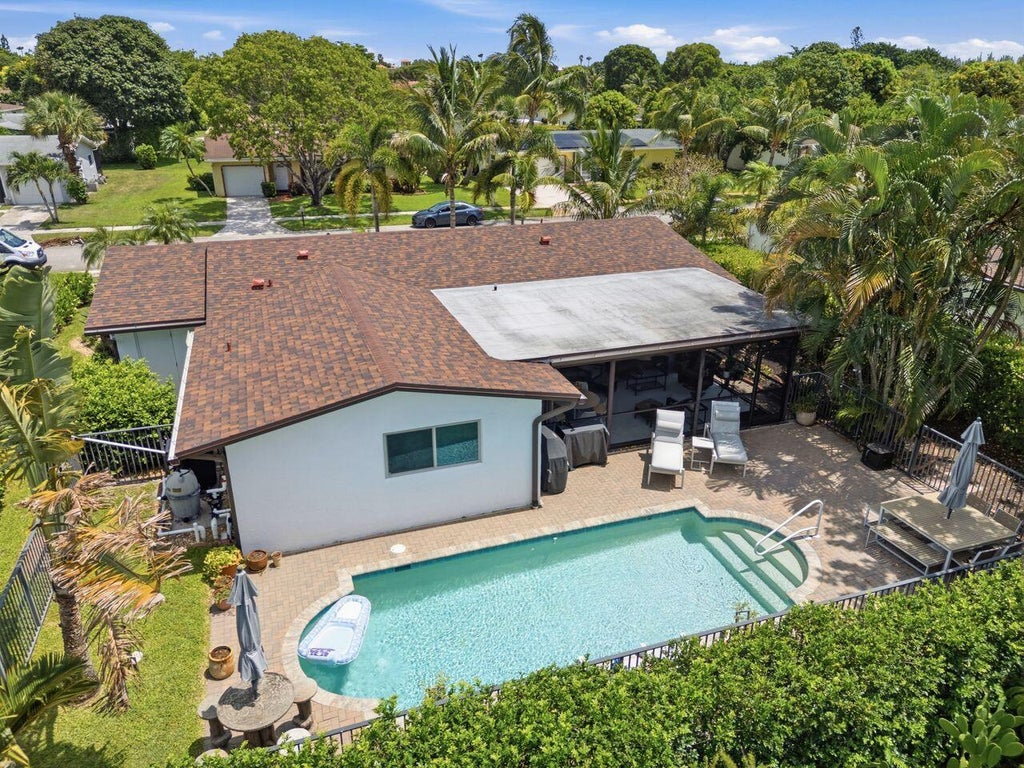 Photo of 6372 SLEEPY WILLOW Way, Delray Beach, FL 33484 (MLS # B26061831)