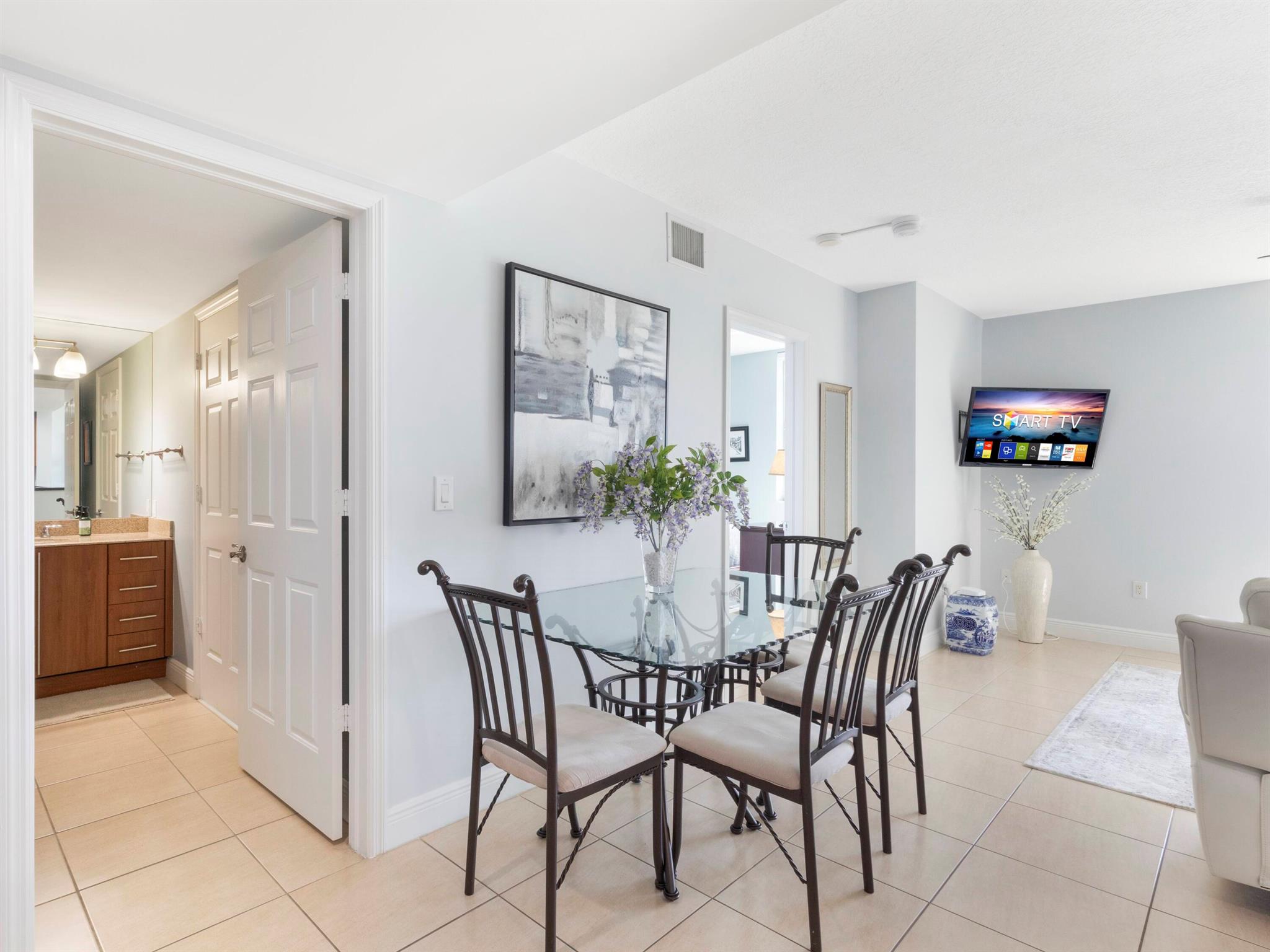 610 Clematis Street 722