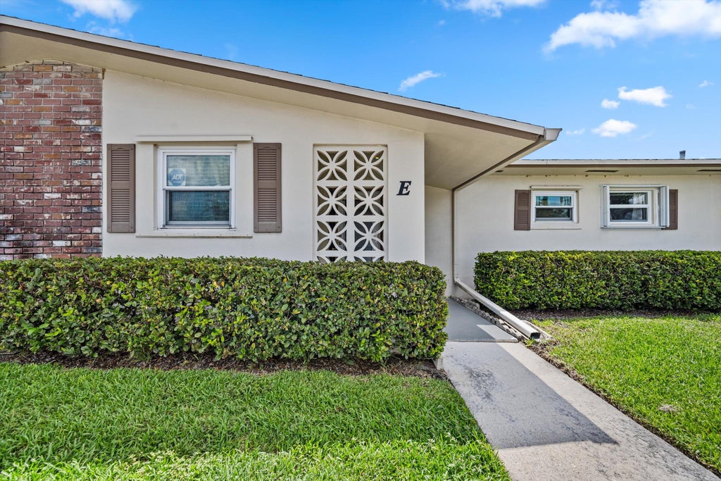 Photo of 2528 EMORY Drive E #E, West Palm Beach, FL 33415 (MLS # B26063560)