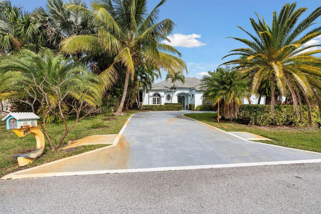 Photo of 365 NE Vanda Terrado, Jensen Beach, FL 34957 (MLS # R10942765)