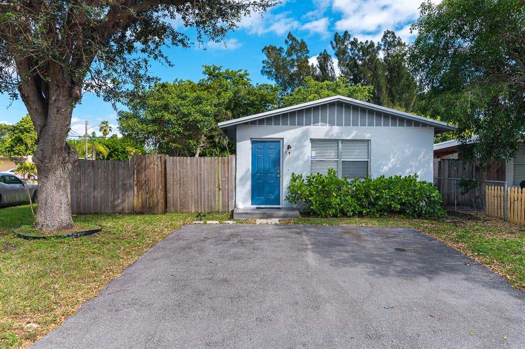 Photo of 301 Lancaster Street, Boca Raton, FL 33487 (MLS # R10750154)