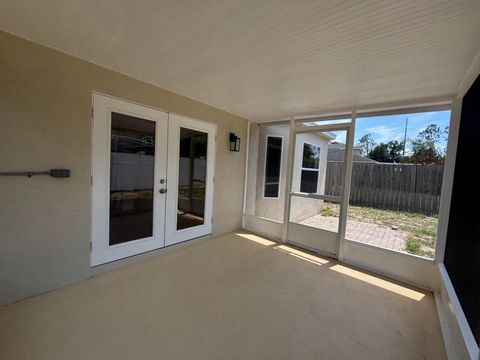 Tiny photo for 1001 Harvest Moon Drive, Seffner, FL 33584 (MLS # B26015023)