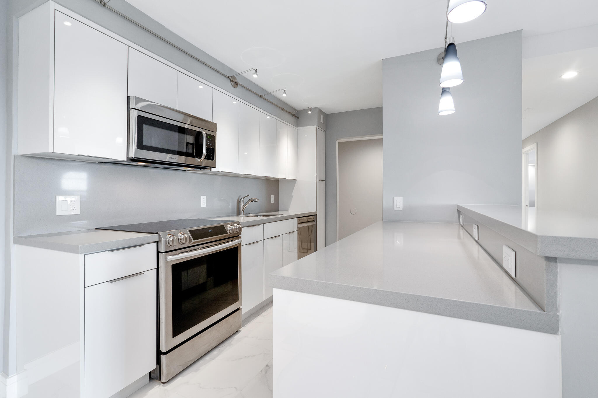 View photos, virtual tours, details... 1111 S Ocean Boulevard 5200