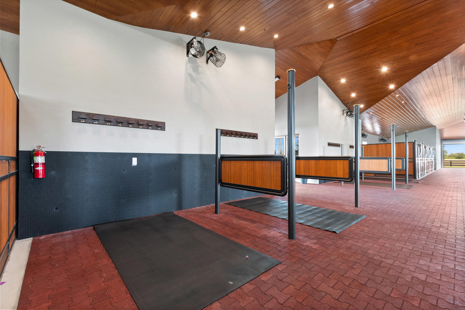 SADDLE CLUB OF WELLINGTON - Residential