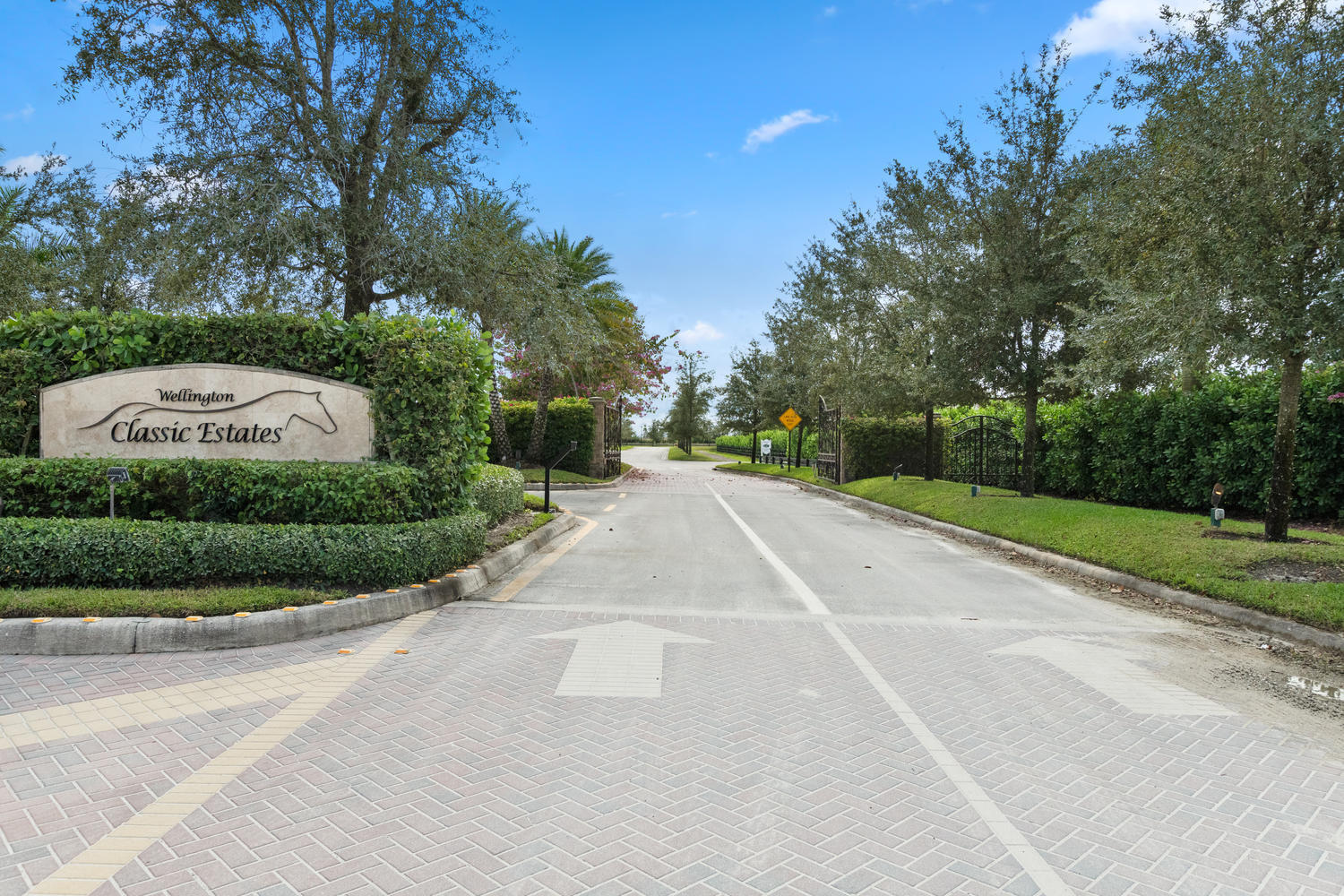 SADDLE CLUB OF WELLINGTON - Residential