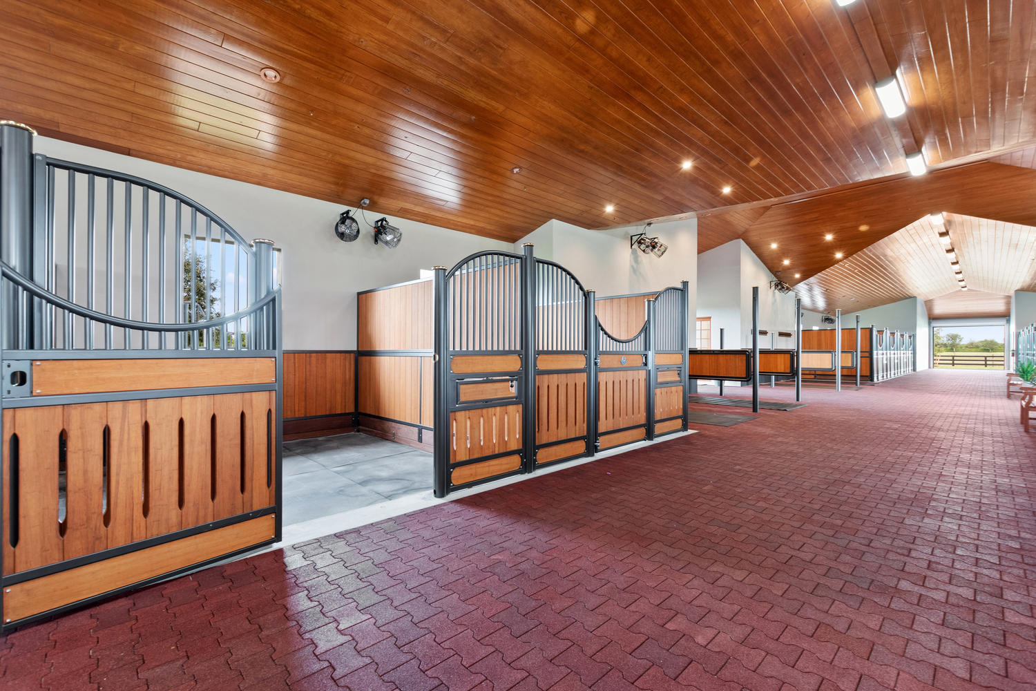 SADDLE CLUB OF WELLINGTON - Residential
