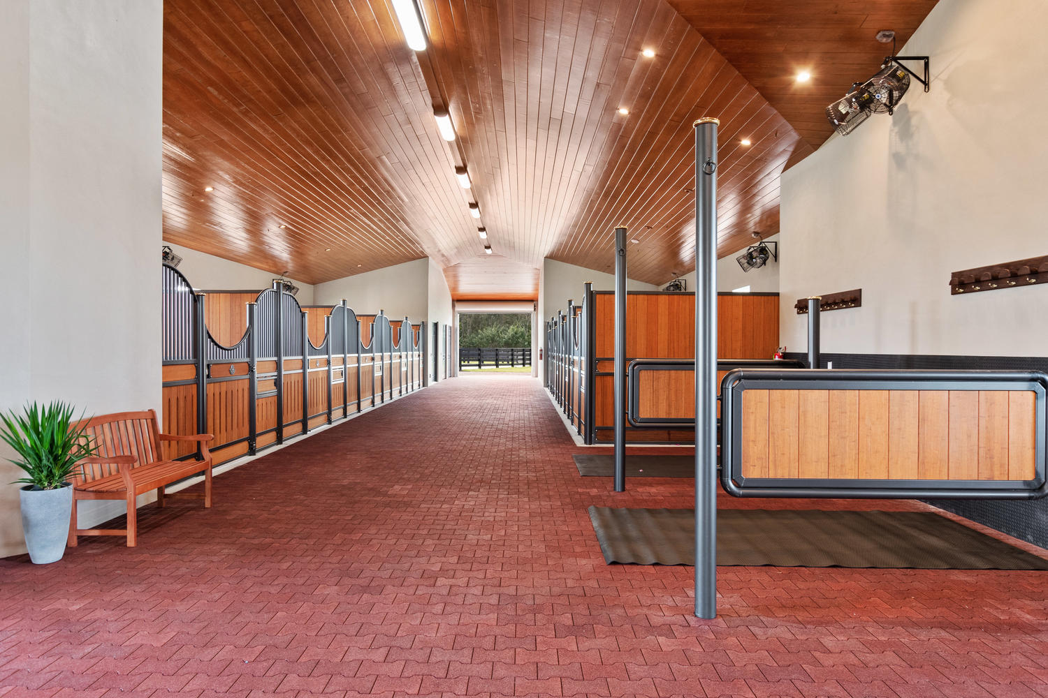 SADDLE CLUB OF WELLINGTON - Residential