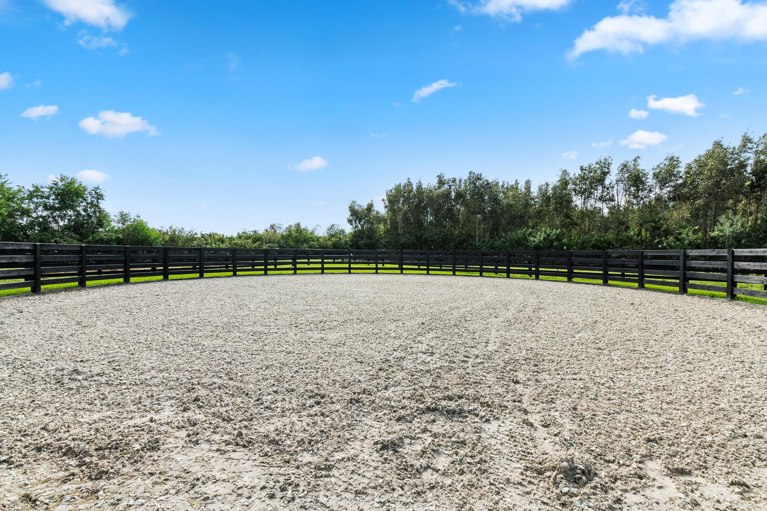 SADDLE CLUB OF WELLINGTON - Residential