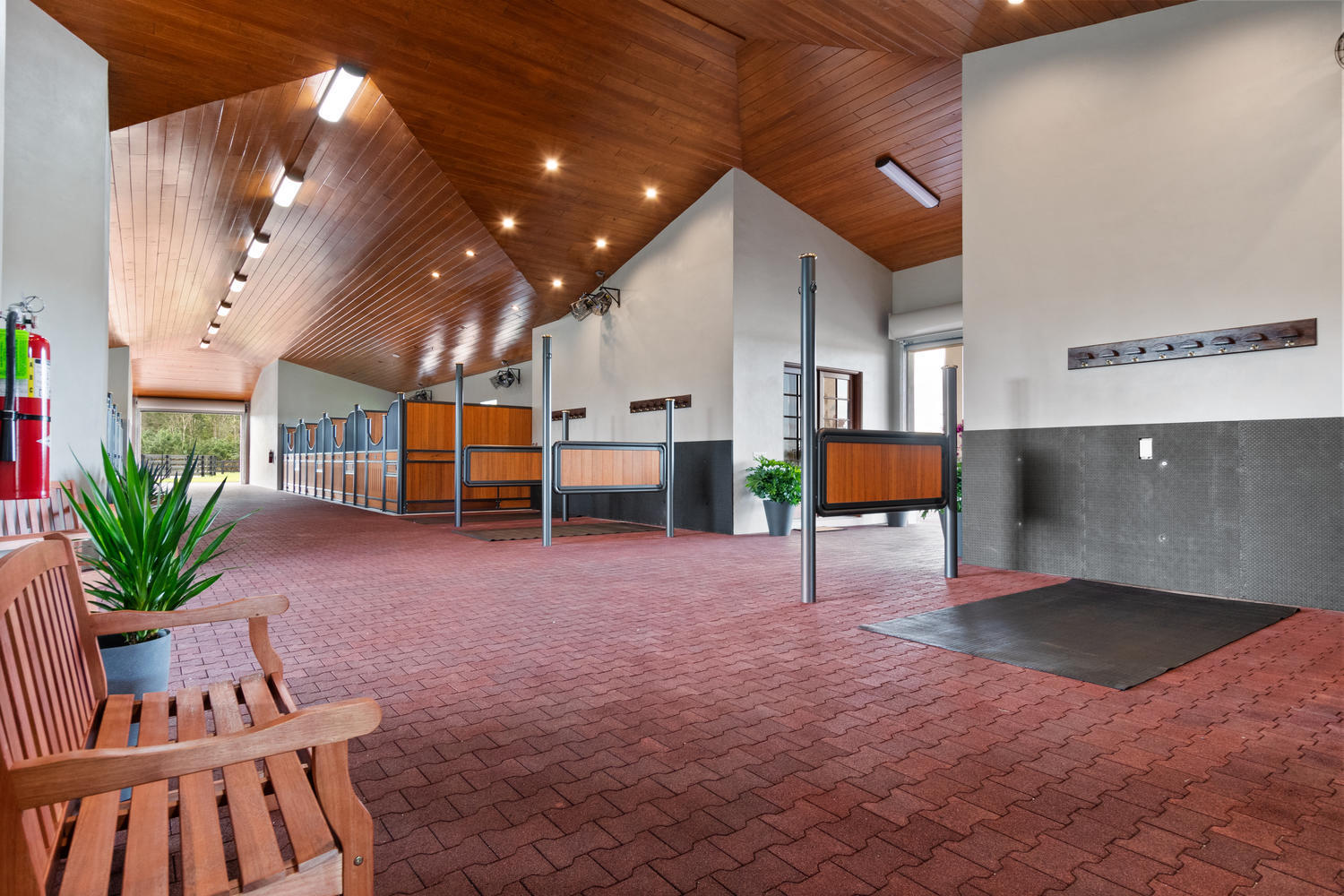 SADDLE CLUB OF WELLINGTON - Residential