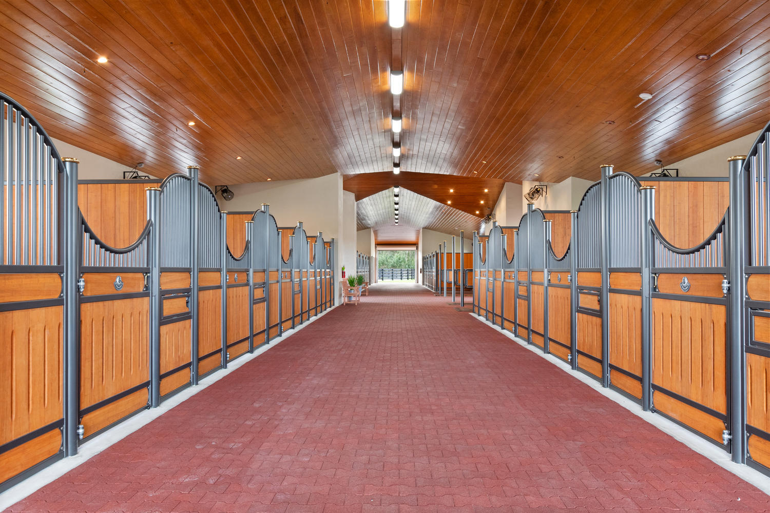 SADDLE CLUB OF WELLINGTON - Residential