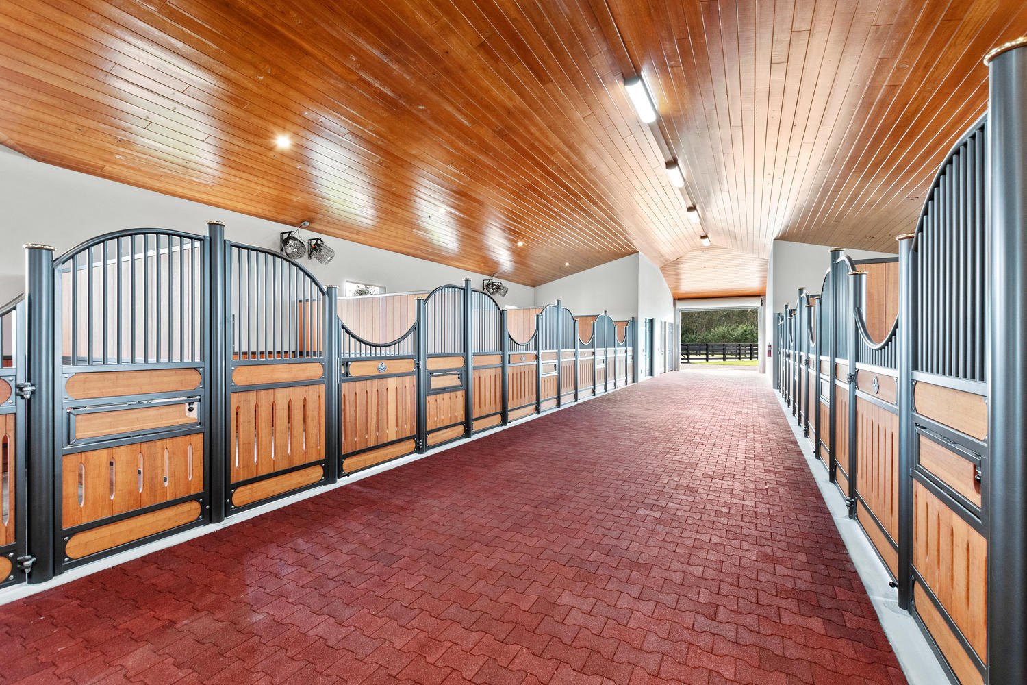 SADDLE CLUB OF WELLINGTON - Residential