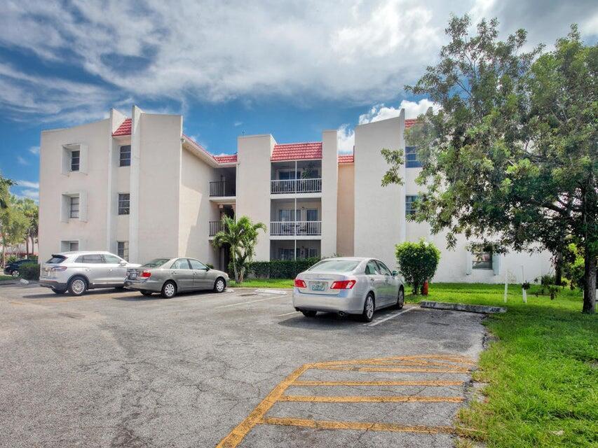 1 bed/ 1 Bath, great location, close to FAU, Boca Regional hospital, Shopping plaza. Only a few minutes drive from the beach. A+ rated schools. Community has several pools. Water, sewer, trash removal & basic cable are included. HOA approval takes only 1 week!