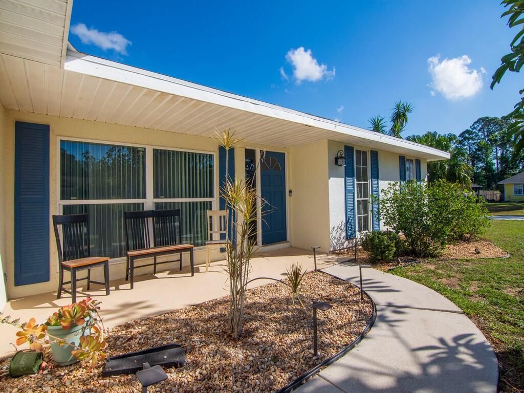 Photo of 8860 22nd Street, Vero Beach, FL 32966 (MLS # R10870582)