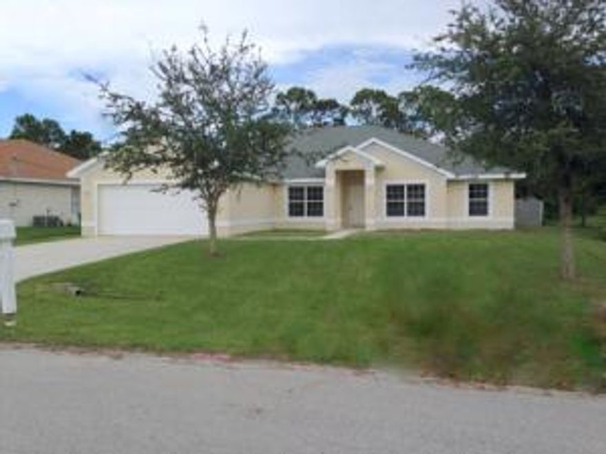 BEAUTIFUL 4/2/2 HOME WITH LARGE FAMILY ROOM WITH SEPARATE DINING AND LIVING ROOMS. FRESH PAINT INSIDE AND OUT, NEW LIGHT FIXTURES AND CEILING FANS. KITCHEN HAS BREAKFAST AREA. NEW TILE, LAMINATE FLOORING AND CARPET. LARGE MASTER BATHROOM. MASTER BEDROOM HAS TWO WALK IN CLOSETS. HUGE SQUARE FOOTAGE FOR THE MONEY.  NOT A SHORT SALE OR REO. FAST RESPONSE TIMES.