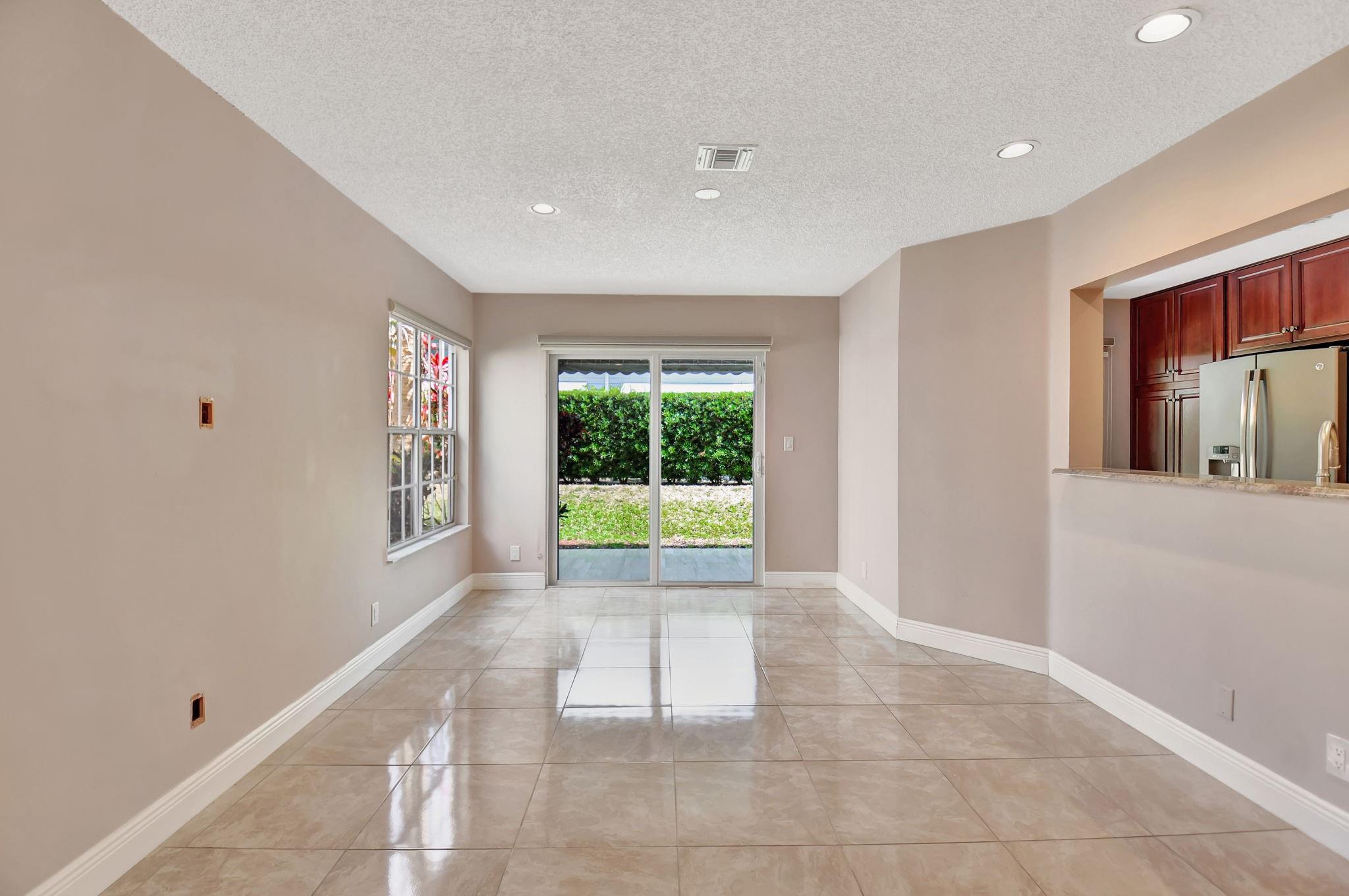 5043 Pointe Emerald Ln
