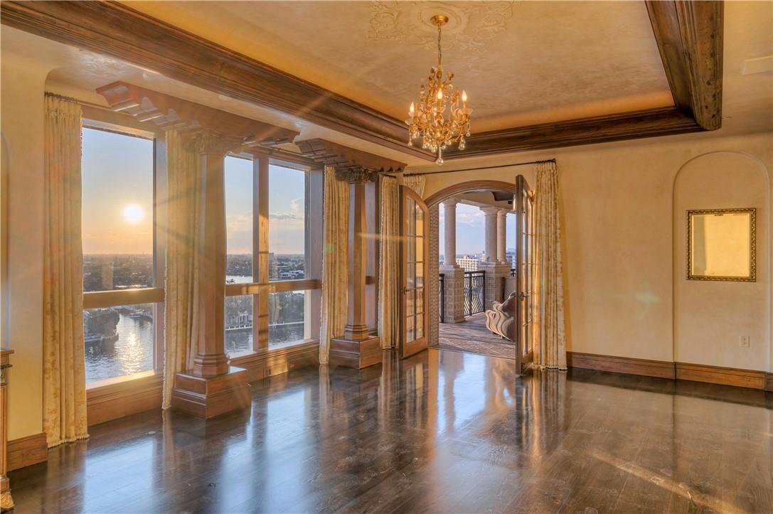 ALHAMBRA PLACE - Residential