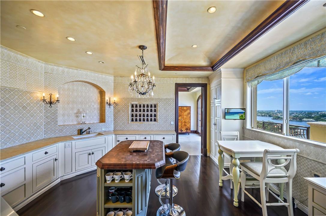 ALHAMBRA PLACE - Residential