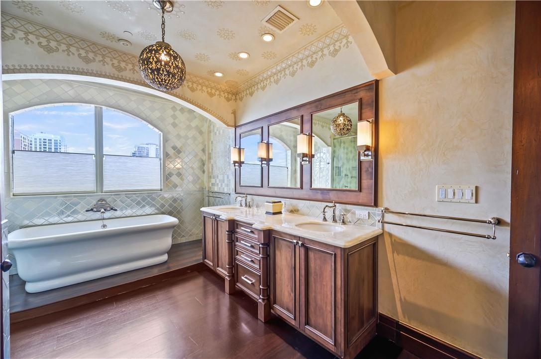 ALHAMBRA PLACE - Residential