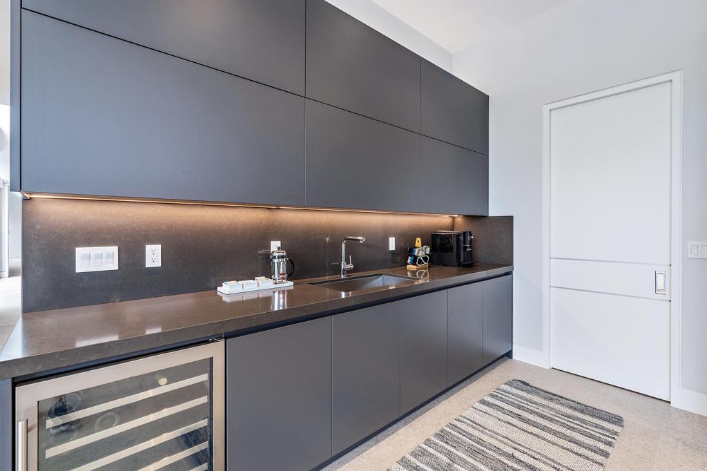 EDGEWATER - Residential