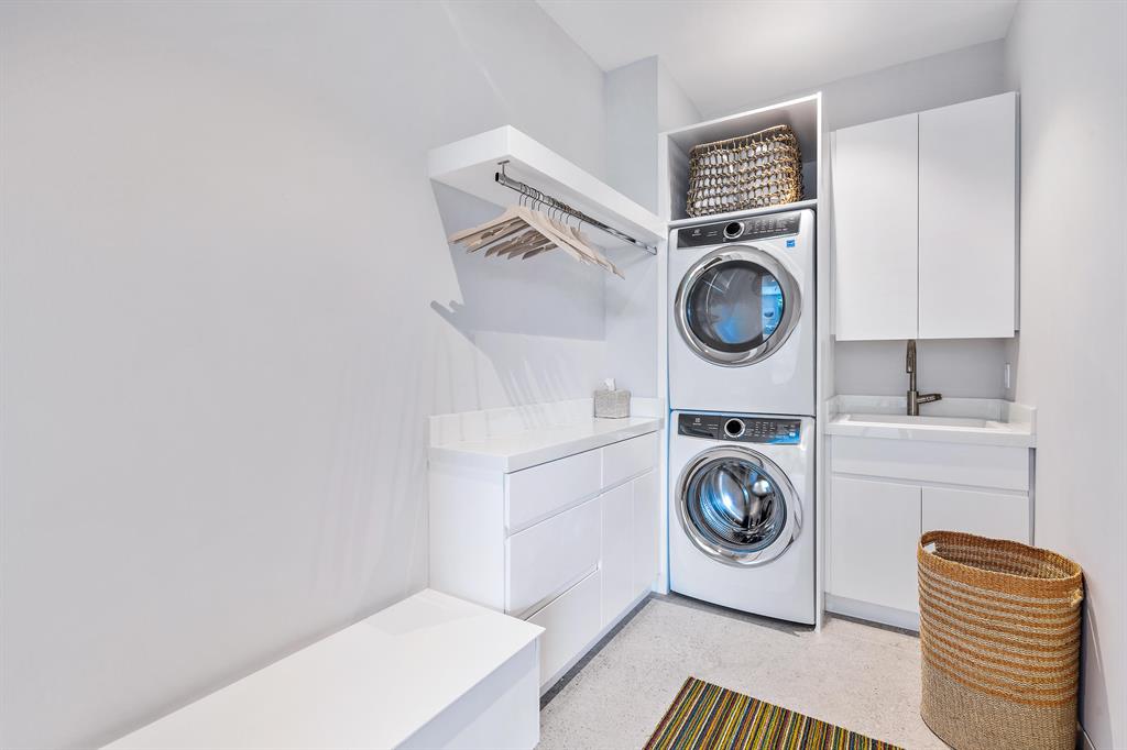 EDGEWATER - Residential