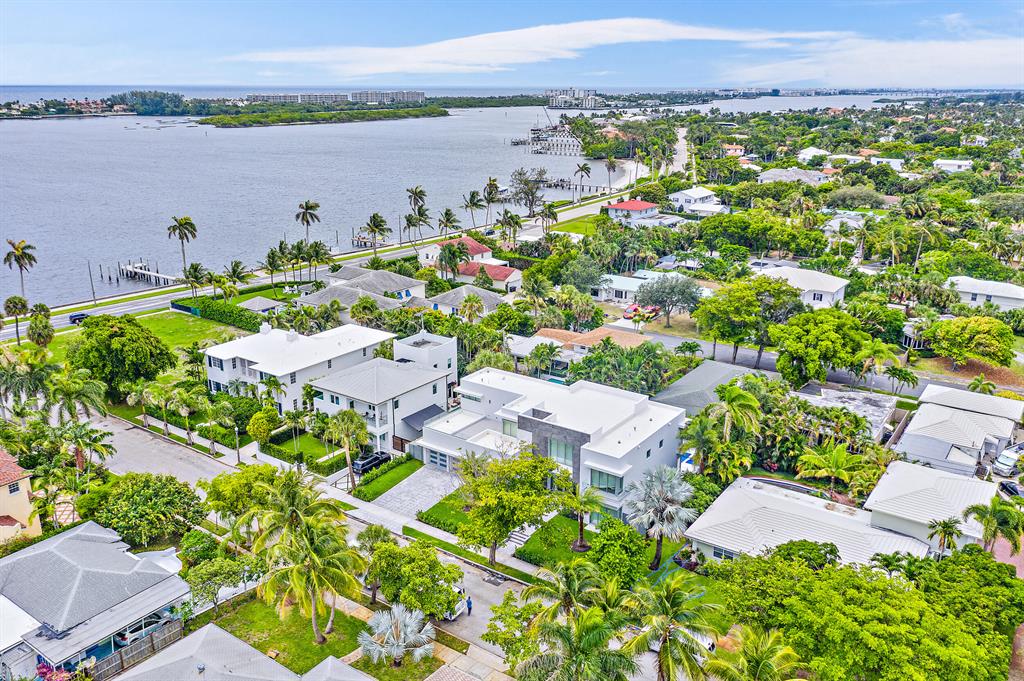 EDGEWATER - Residential