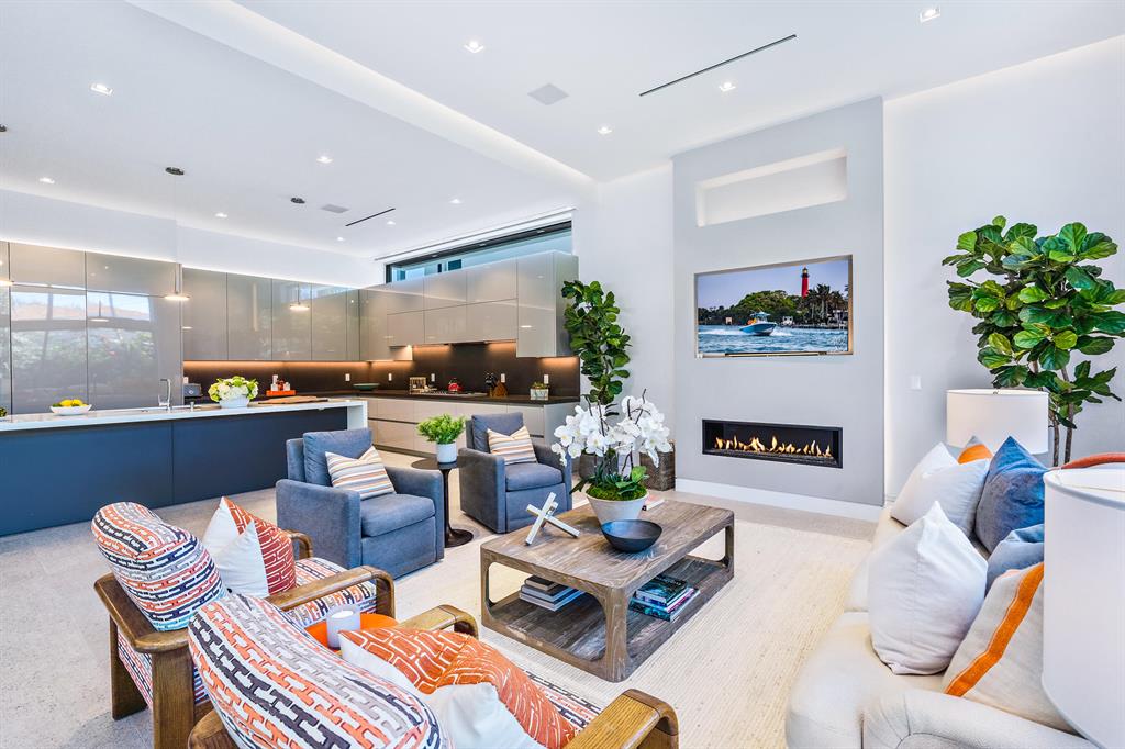 EDGEWATER - Residential