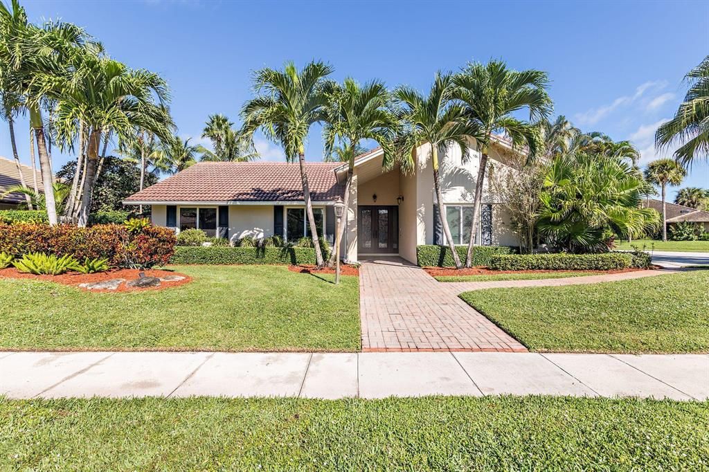 Photo of 12987 La Rochelle Circle, Palm Beach Gardens, FL 33410 (MLS # R10761309)