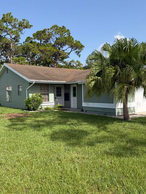 Property photo of 1720 Se Linpark Court, Port St Lucie, FL 34952