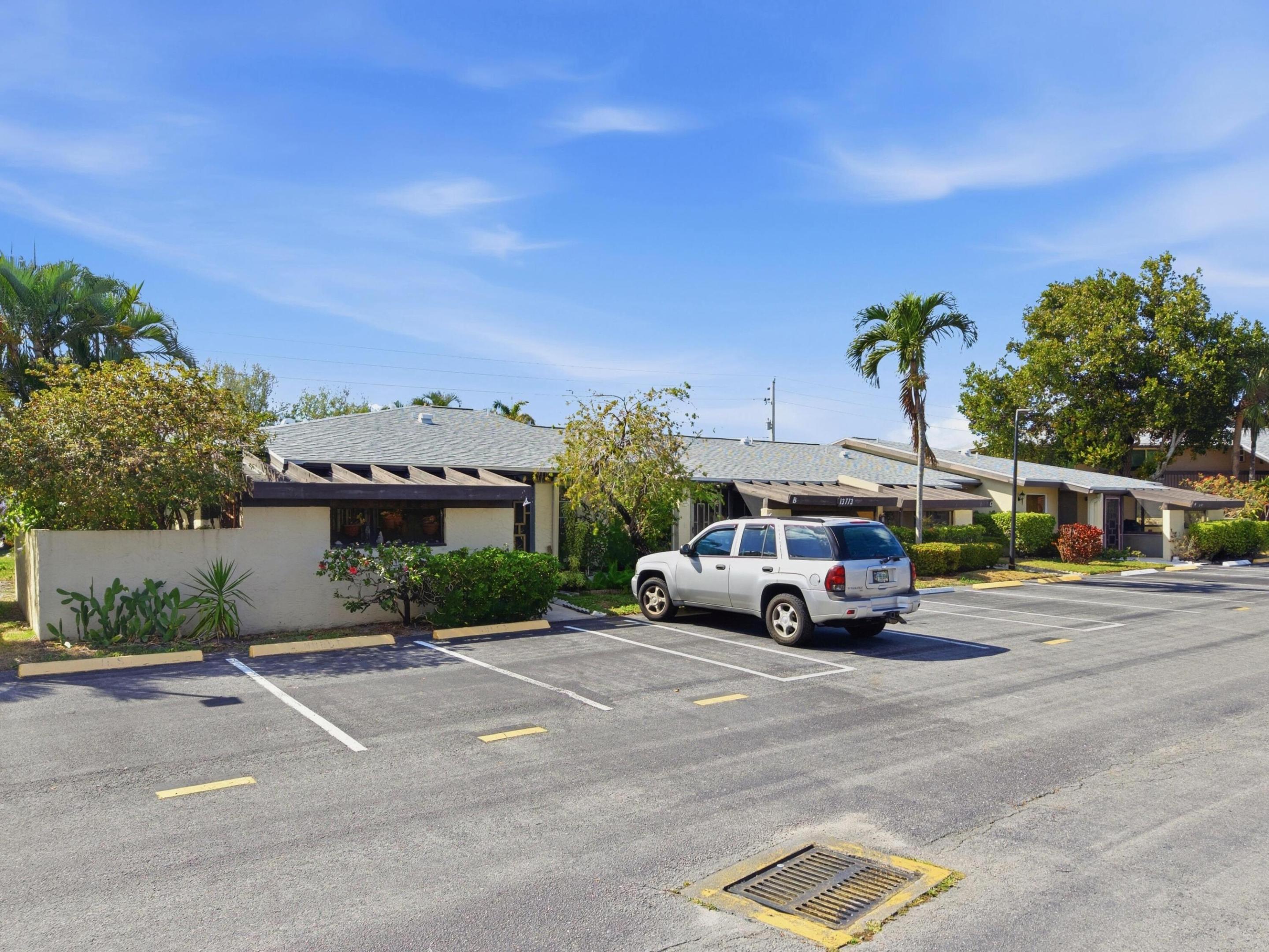 PALM GREENS AT VILLA DEL RAY CONDO II - Residential