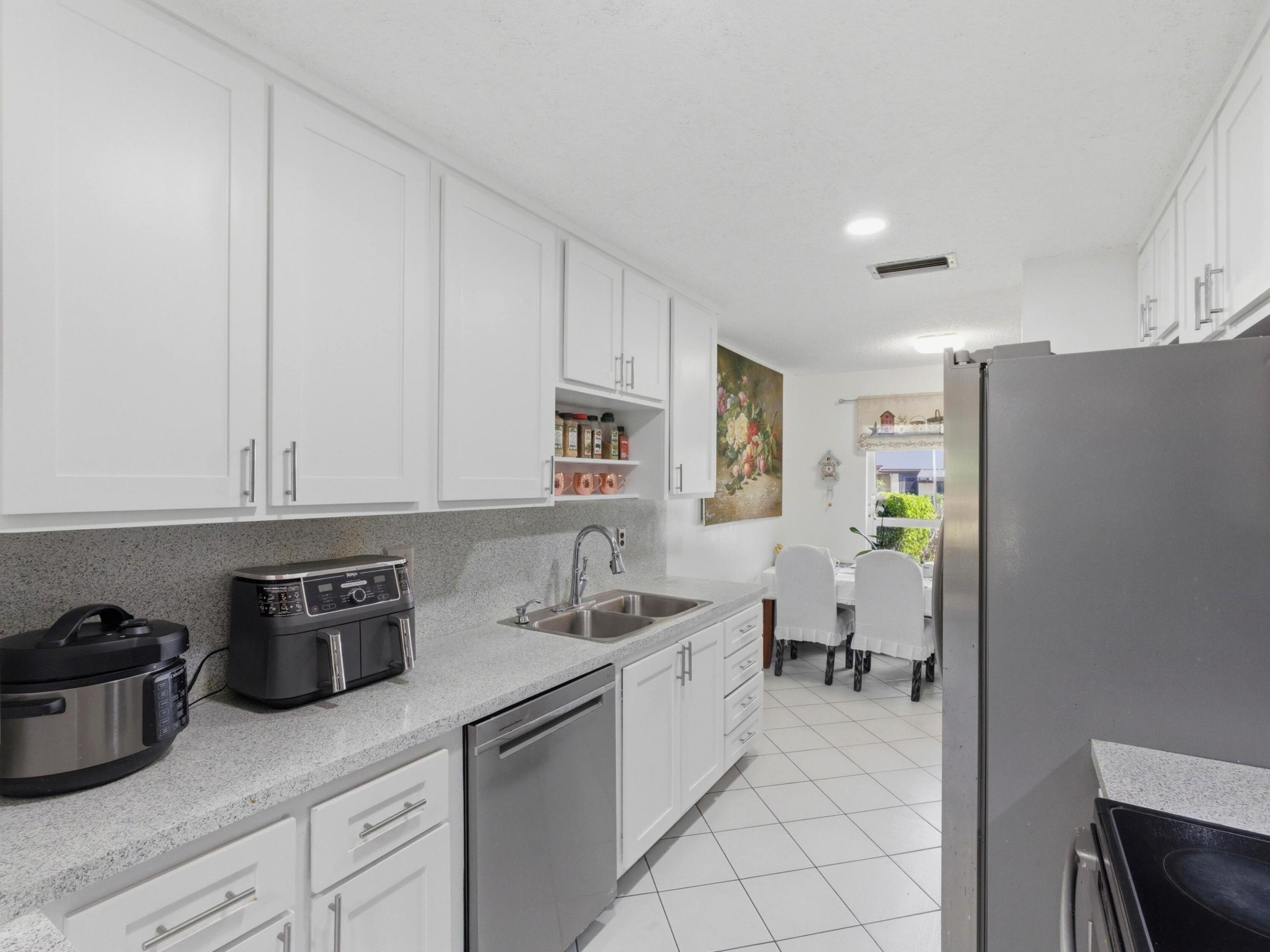 PALM GREENS AT VILLA DEL RAY CONDO II - Residential