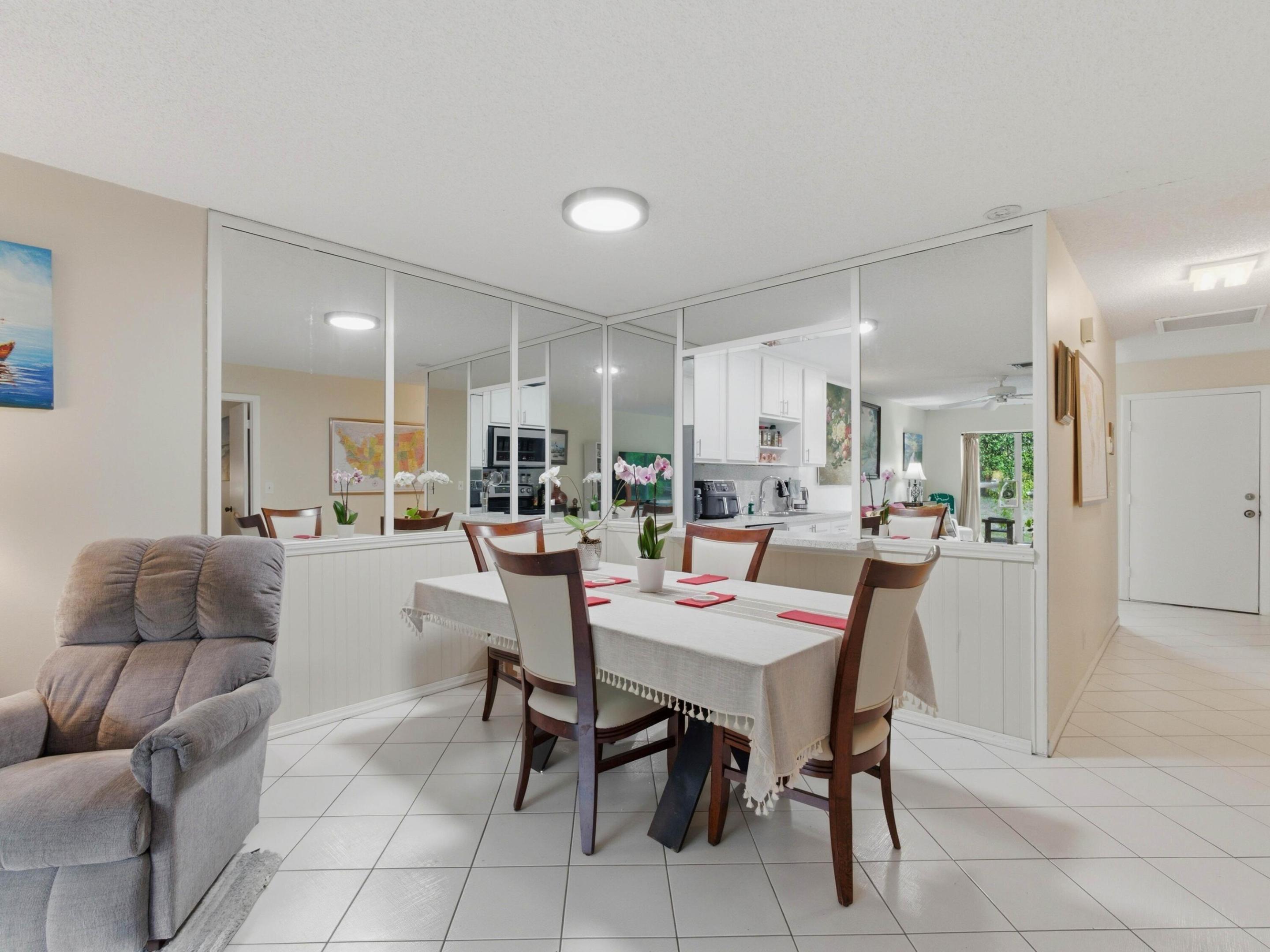 PALM GREENS AT VILLA DEL RAY CONDO II - Residential