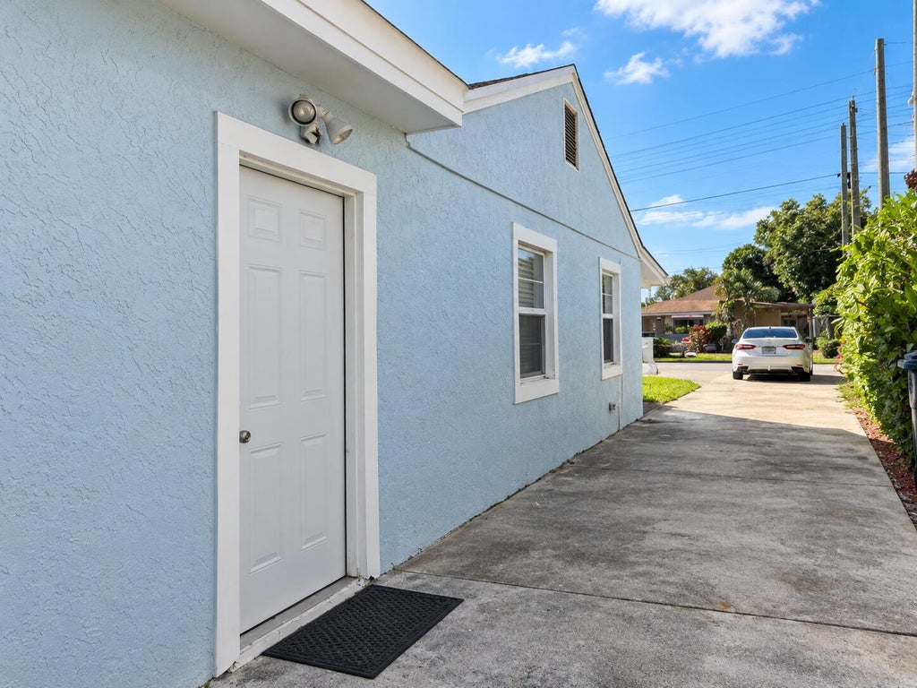 Photo of 616 W 1ST Street, Riviera Beach, FL 33404 (MLS # B26094917)