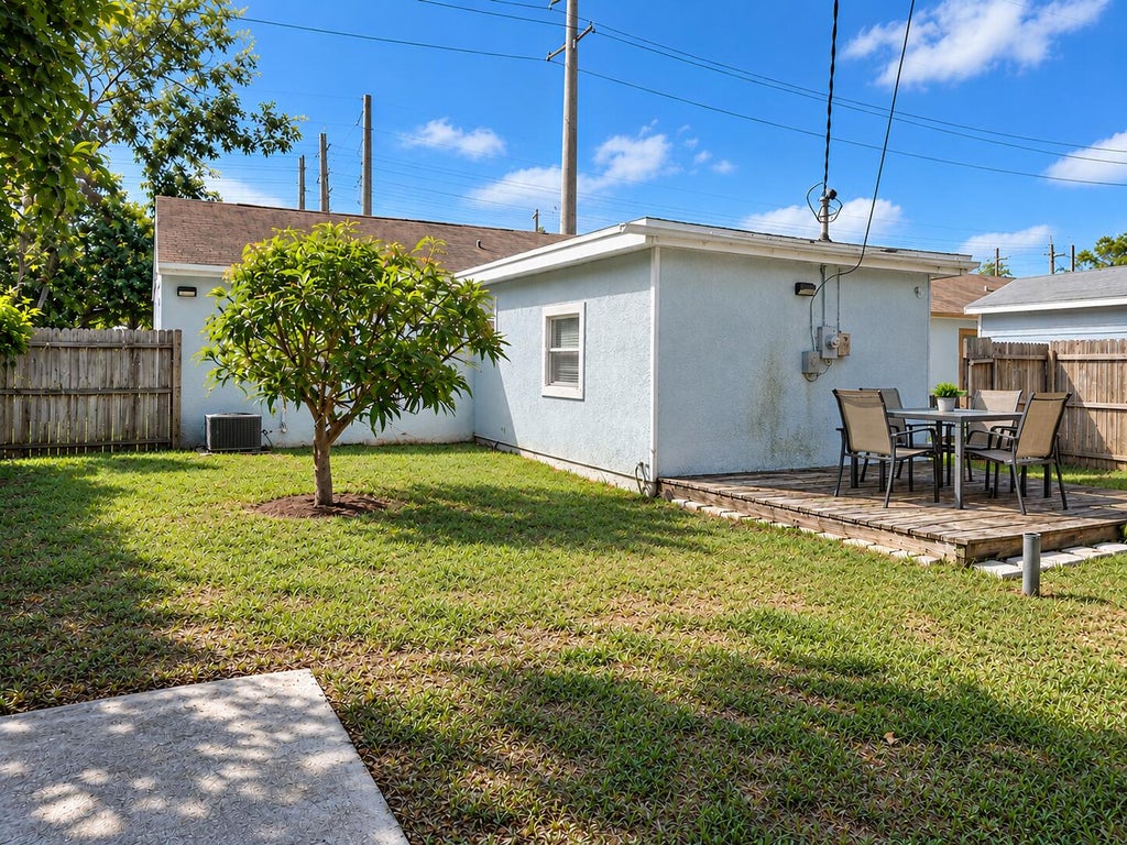 Photo of 616 W 1ST Street, Riviera Beach, FL 33404 (MLS # B26094917)
