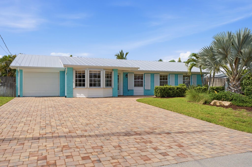 Photo of 1603 SW SEAGULL Way, Palm City, FL 34990 (MLS # B26066857)