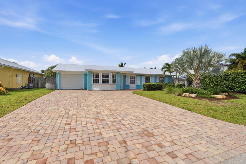 Photo of 1603 SW SEAGULL Way, Palm City, FL 34990 (MLS # B26066857)