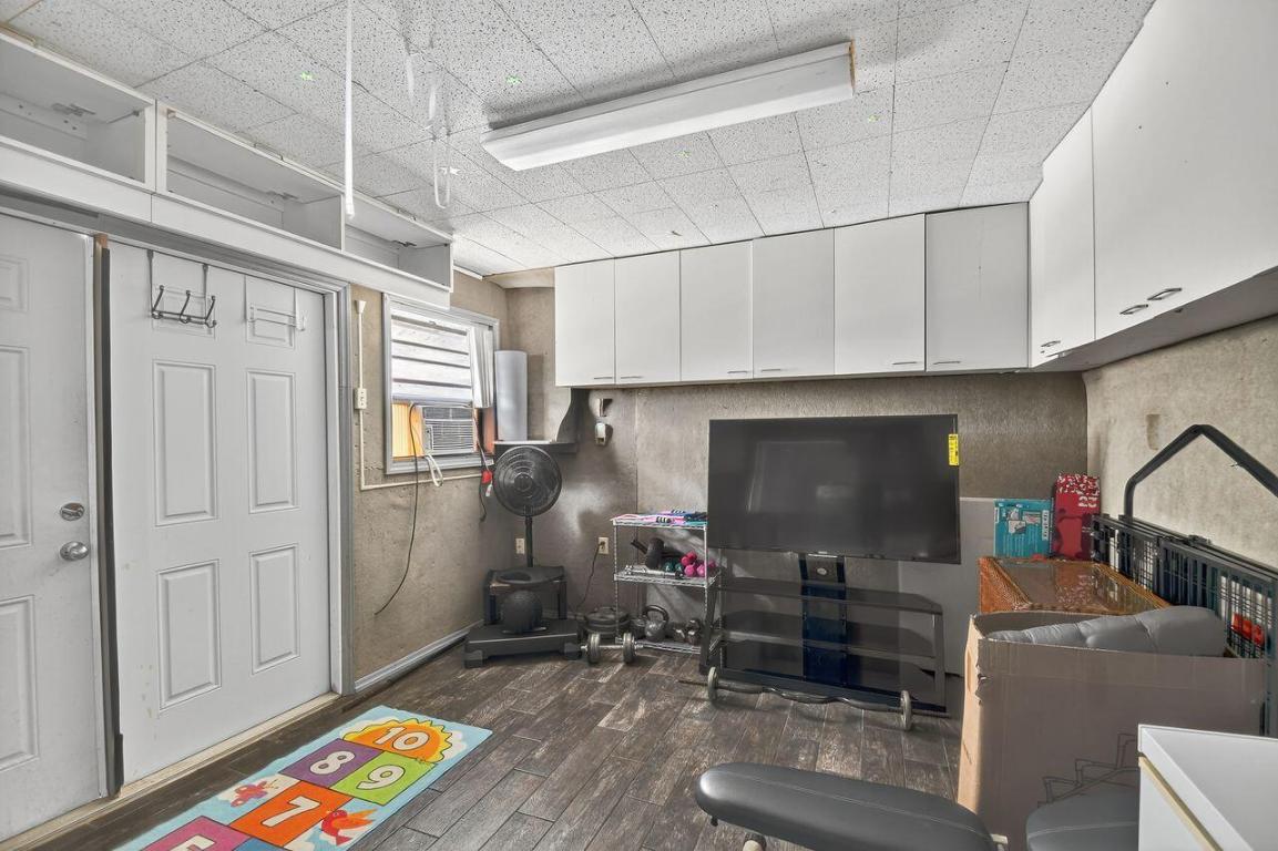 PALM SPRINGS VILLAGE 1 - Residential